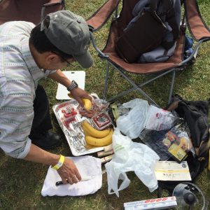 すわってて！！