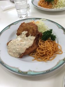 半分くらい食べた。気合いで食べた。