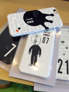 出品難航しているようですが、iPhoneケース発売しますよ。