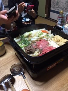 すき焼きの写真を撮っているところを撮っている写真