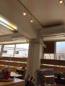 ダブルエアコン。でも2台稼働するのは稀。