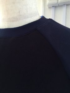 ラグラン袖で動きやすく♪