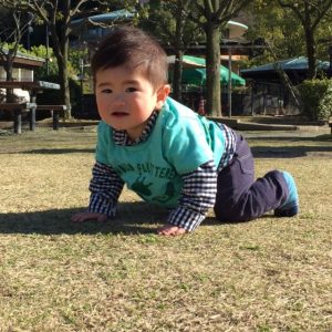 這いつくばる甥っ子ちゃん