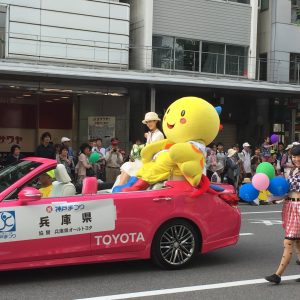 ふんぞり返り気味のはばタン