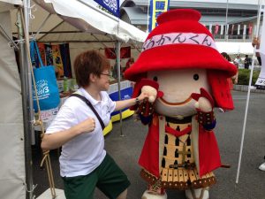 空元気でゆるきゃらに絡む工場長