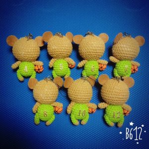 背中に番号のシール付き！