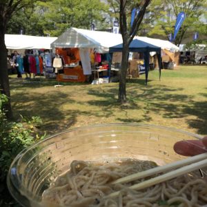 紺のテントは持参物