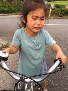 泣く