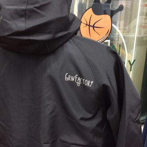 スタイリッシュシェルパーカー