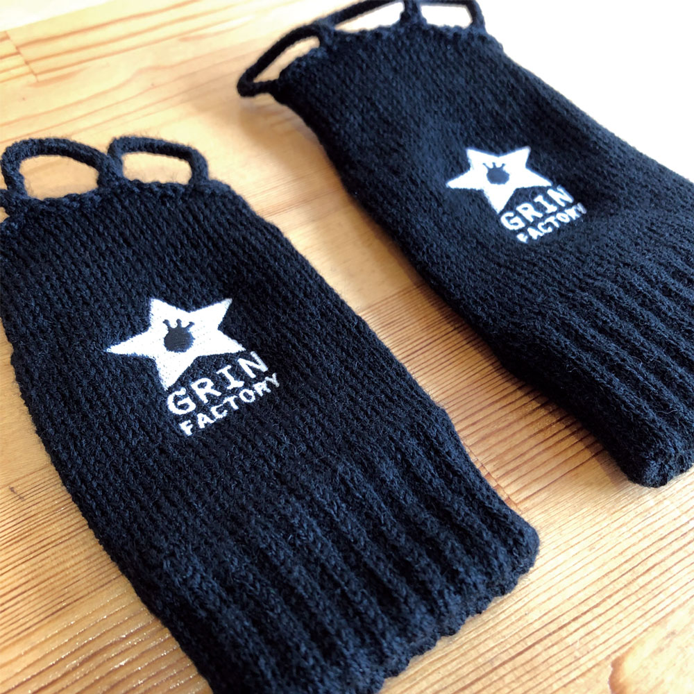 今年の手甲はブラック×ホワイト