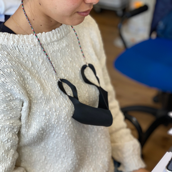 マスクにひっかけて使うコード